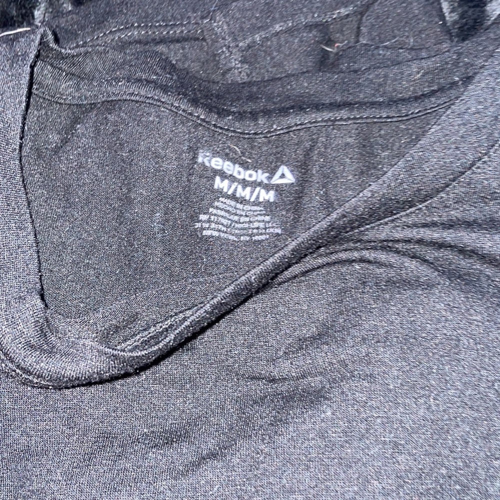 Reebok Sneakers with black reebok shirt. Only shoes available. - Picture 3 of 12